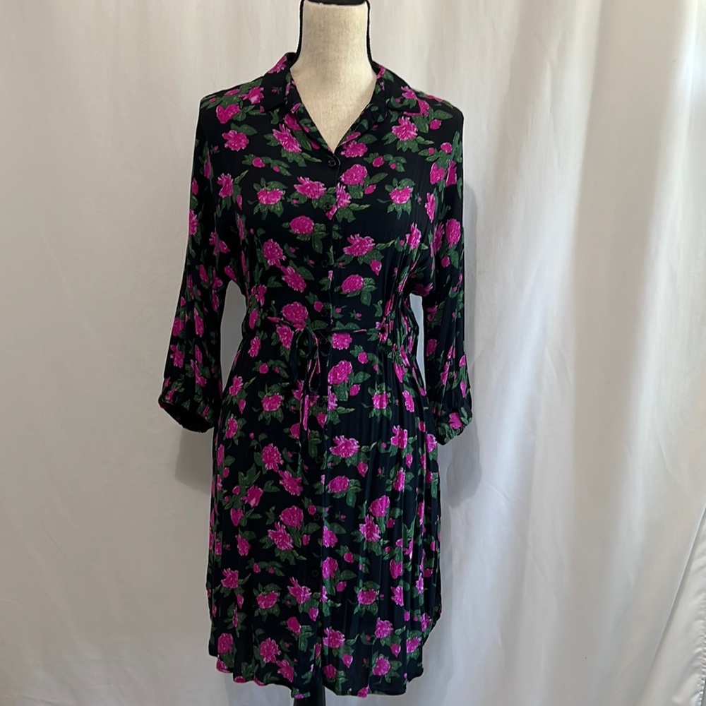 Who What Wear Size Extra Small Black With Purple Floral Button Up Dress
